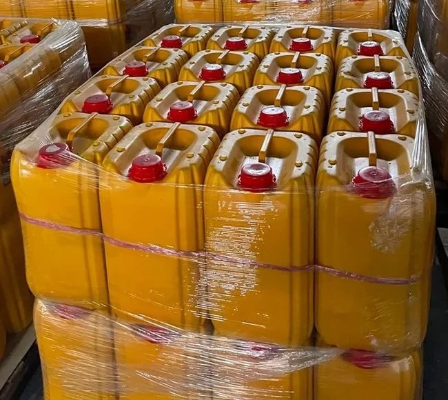 Pallet of 20 L cooking oil jerry cans